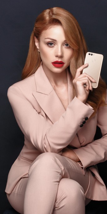 Тина Кароль стала лицом бренда Huawei в Украине